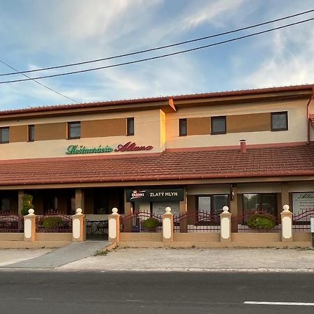 Restauracia-Penzion Altana Ludanice Exterior foto